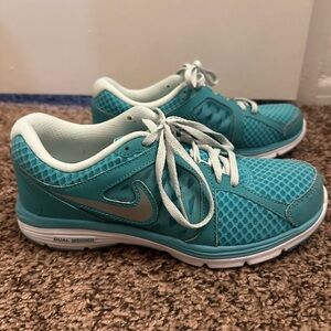 Women’s Nike dual fusion running shoes.